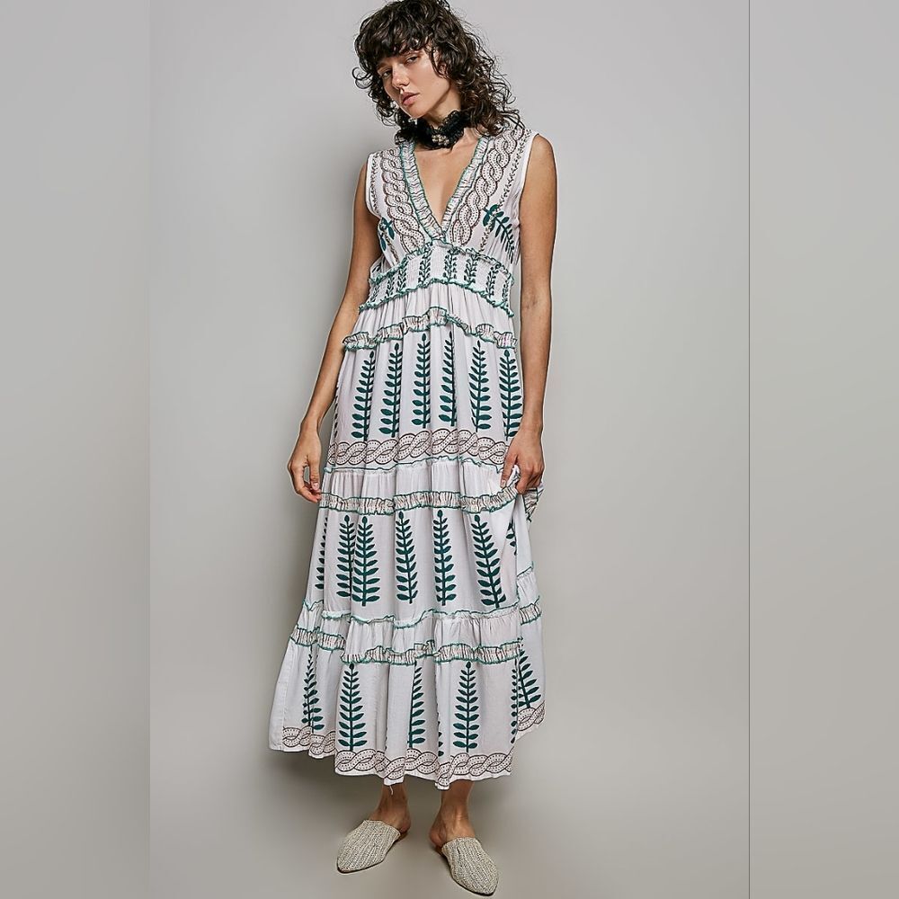 POL Floral Embroidered Sleeveless Tiered Dress w Smocked Waistband sz Large - Picture 6 of 7